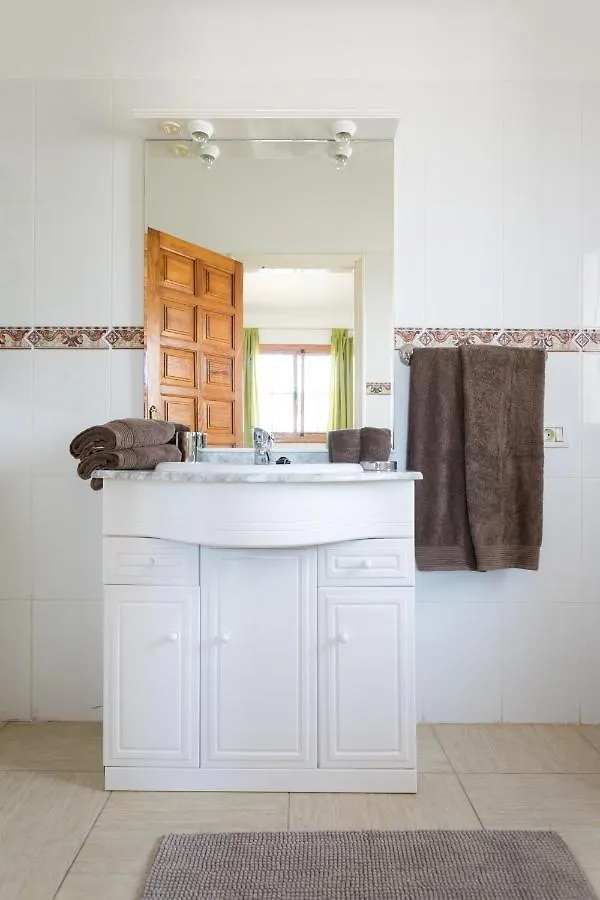 Casa Amarilla Sunny Holiday Home With Heated Pool San Miguel de Abona Villa